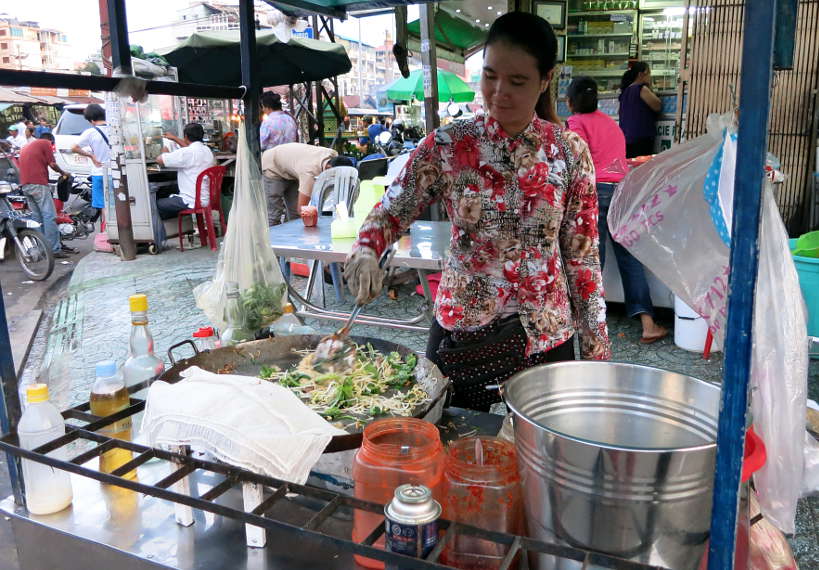 LortChaStreetVendor_CambodiaStreetFood_AuthenticFoodQuest