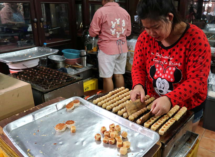 Thai Peanut Cake Kanom Luk Tao Ayutthaya Day Tour by Authentic Food Quest