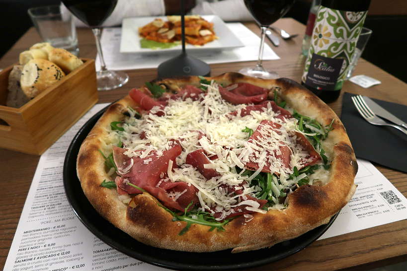 Pizza at Il Sale Best Restaurant in Catania by Authentic Food Quest