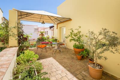 B&B patio cooking vacation in Sicily with Authentic Food Quest