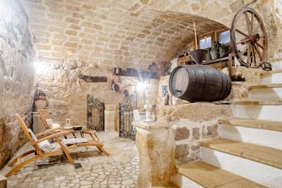 Jacuzzi space for Puglia cooking vacations with Authentic Food Quest